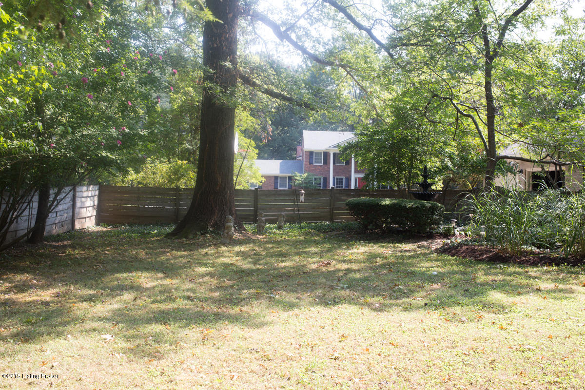 2011 High Canyon Road Louisville, KY 40207 - Photo 49 of 51 some shade in back