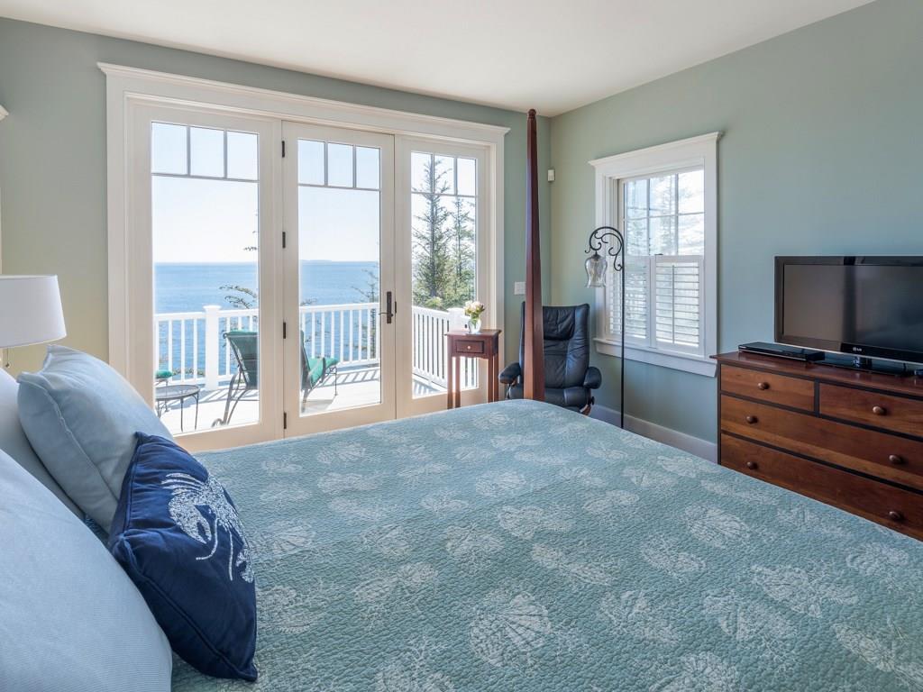 38 Yellow Head Road New Harbor, ME 04554 - Photo 17 of 35 Master bedroom
