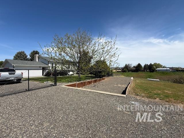 2945 25th Street Clarkston, WA 99403 - Photo 11 of 46 View of dirt / gravel road with a gate