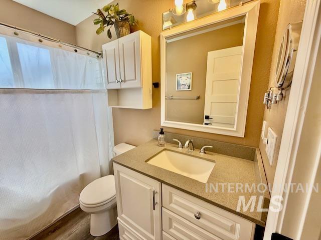 2945 25th Street Clarkston, WA 99403 - Photo 37 of 46 Full bath with vanity and shower / tub combo