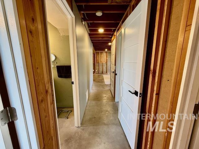2945 25th Street Clarkston, WA 99403 - Photo 45 of 46 Hallway with concrete floors