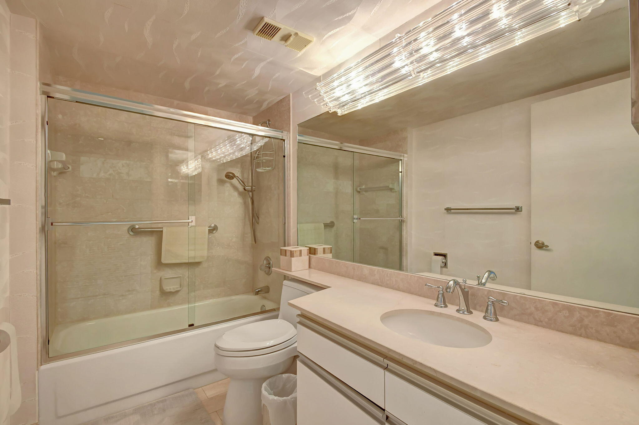 7567 Imperial Drive, Unit 602 Boca Raton, FL 33433 - Photo 29 of 44 2nd bathroom