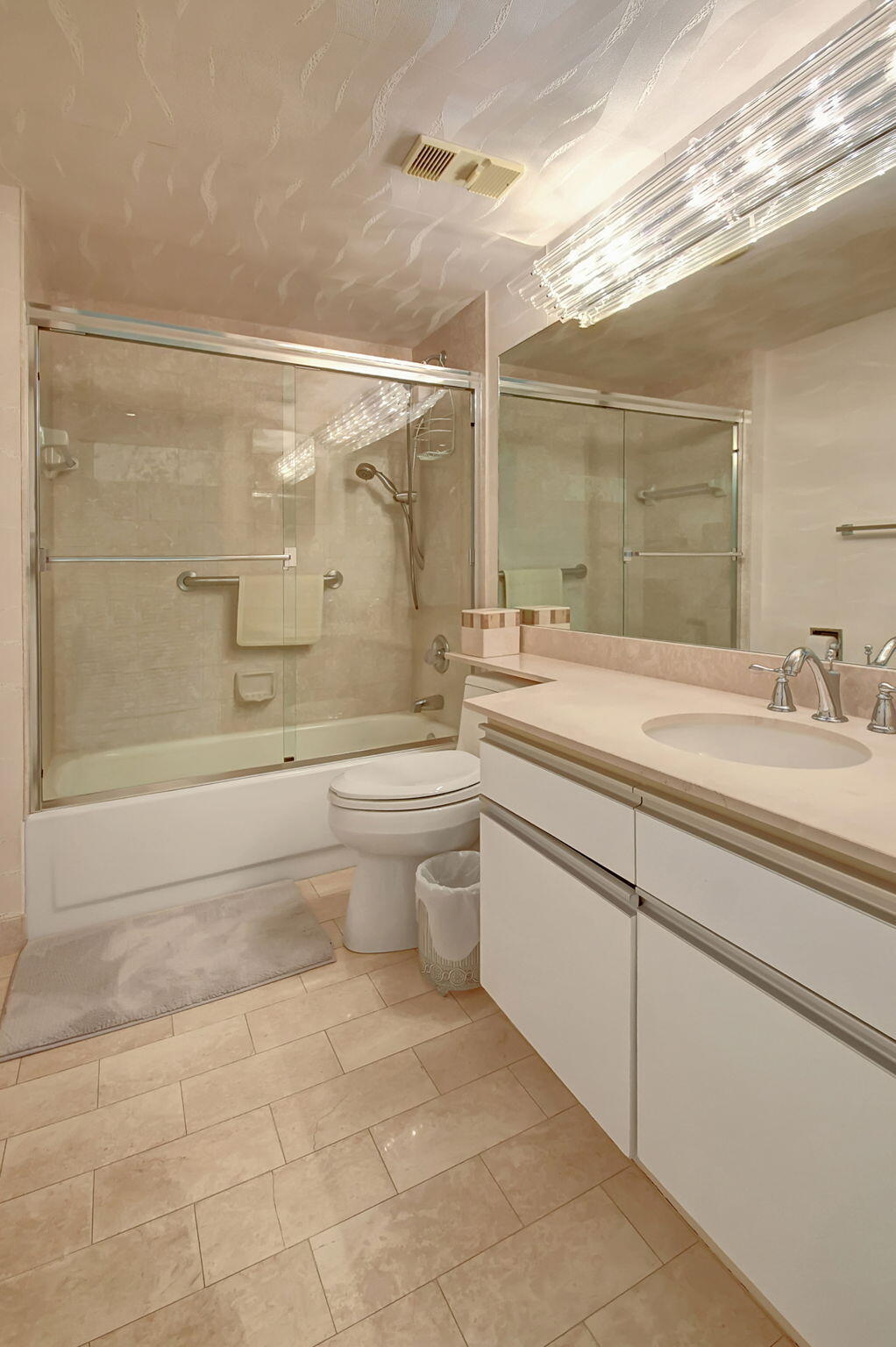7567 Imperial Drive, Unit 602 Boca Raton, FL 33433 - Photo 30 of 44 2nd bathroom