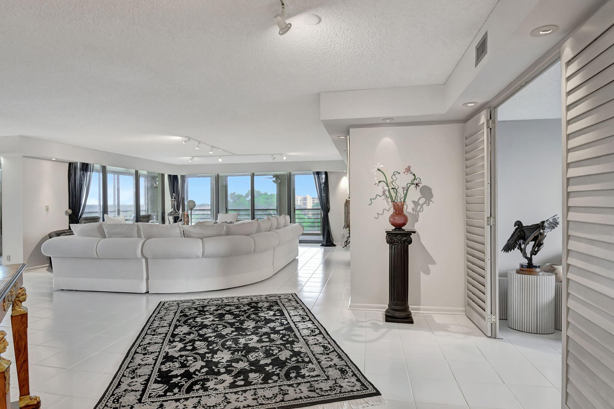 7567 Imperial Drive, Unit 602 Boca Raton, FL 33433 - Photo 6 of 44 living room