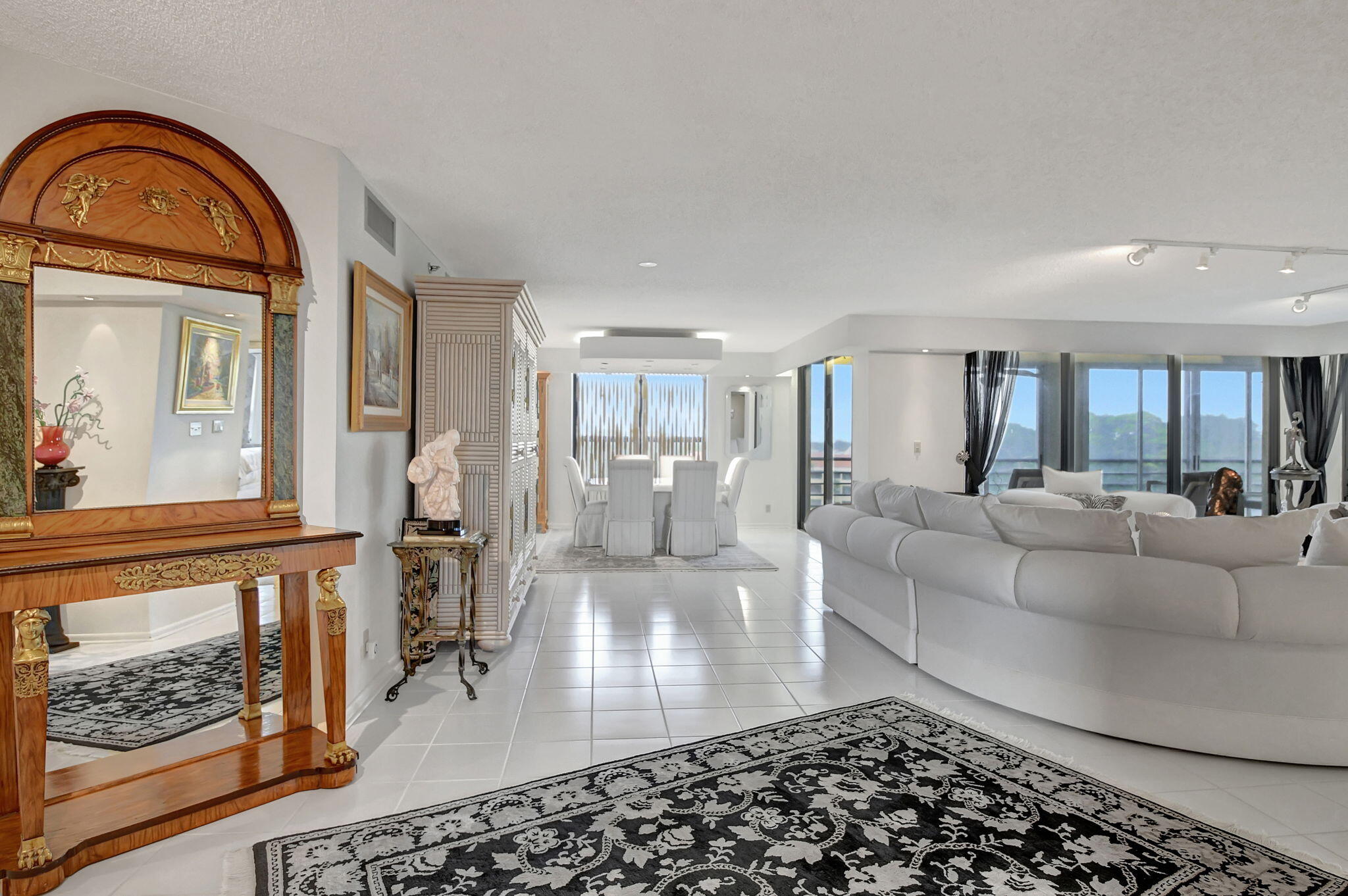 7567 Imperial Drive, Unit 602 Boca Raton, FL 33433 - Photo 7 of 44 living room