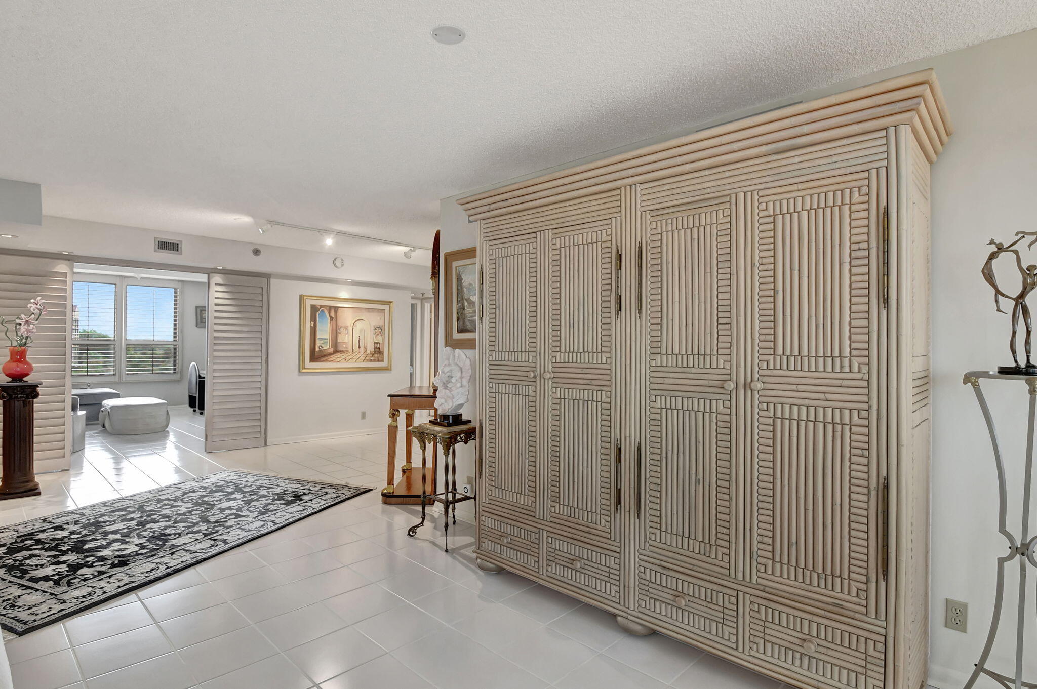 7567 Imperial Drive, Unit 602 Boca Raton, FL 33433 - Photo 10 of 44 living room