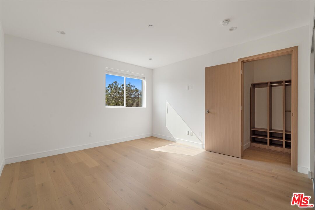 15207 Morrison Street Sherman Oaks, CA 91403 - Photo 12 of 34 an empty room with windows