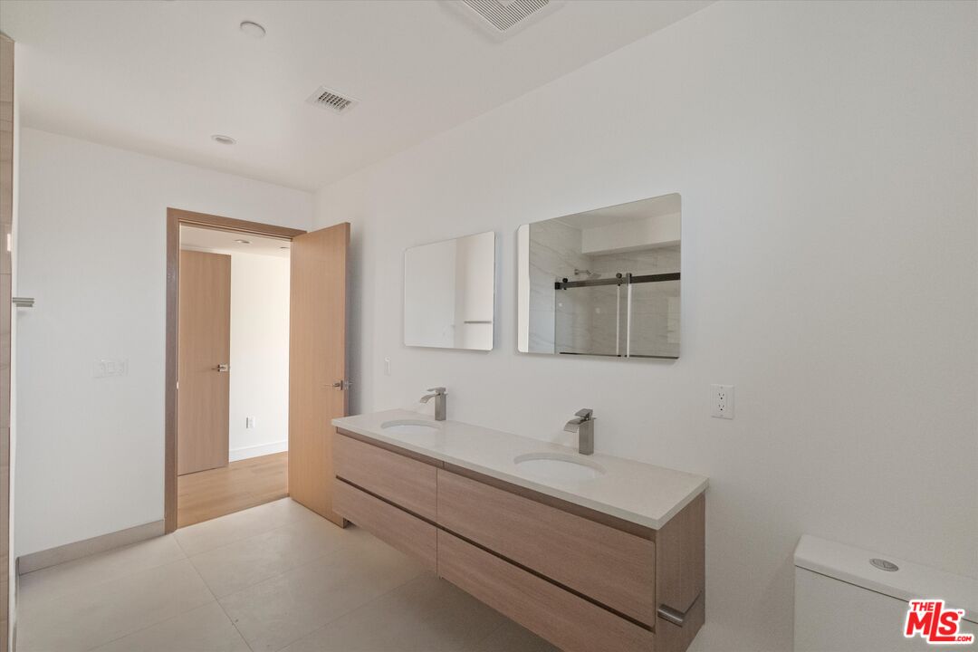 15207 Morrison Street Sherman Oaks, CA 91403 - Photo 17 of 34 a bathroom with a sink and a mirror
