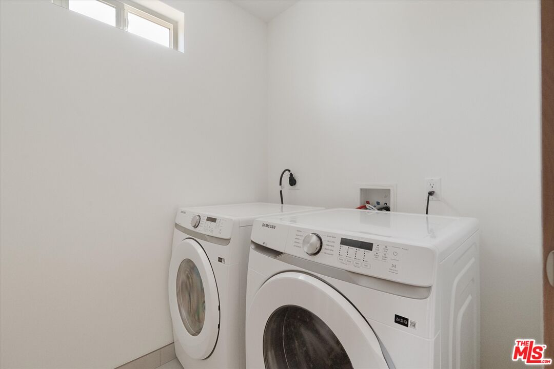 15207 Morrison Street Sherman Oaks, CA 91403 - Photo 24 of 34 a utility room with dryer and washer