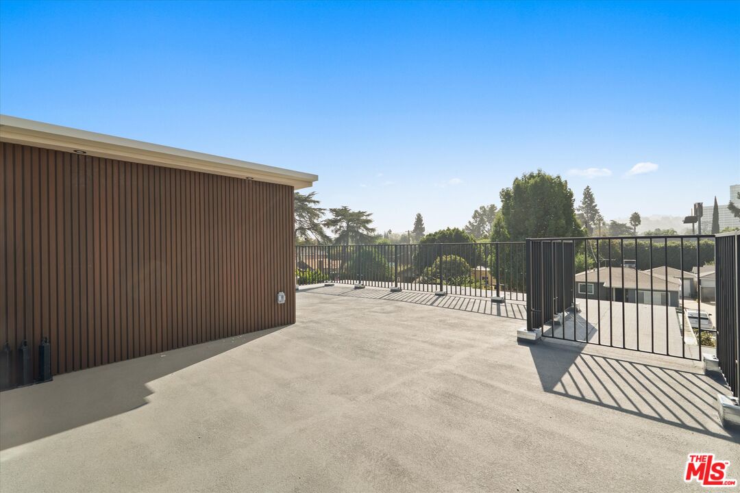 15207 Morrison Street Sherman Oaks, CA 91403 - Photo 34 of 34 a view of a terrace