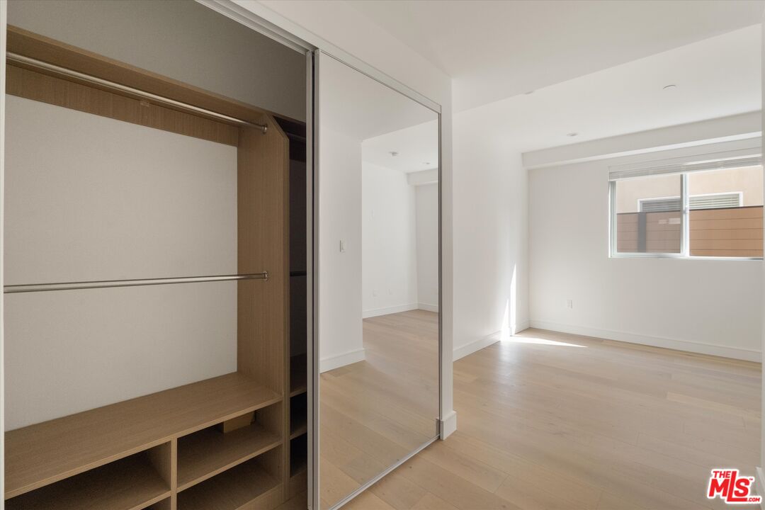 15207 Morrison Street Sherman Oaks, CA 91403 - Photo 10 of 34 a view of an empty room