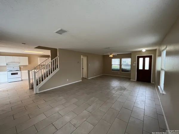 $1,650 | 6919 Heron Flats, Converse, TX 78109