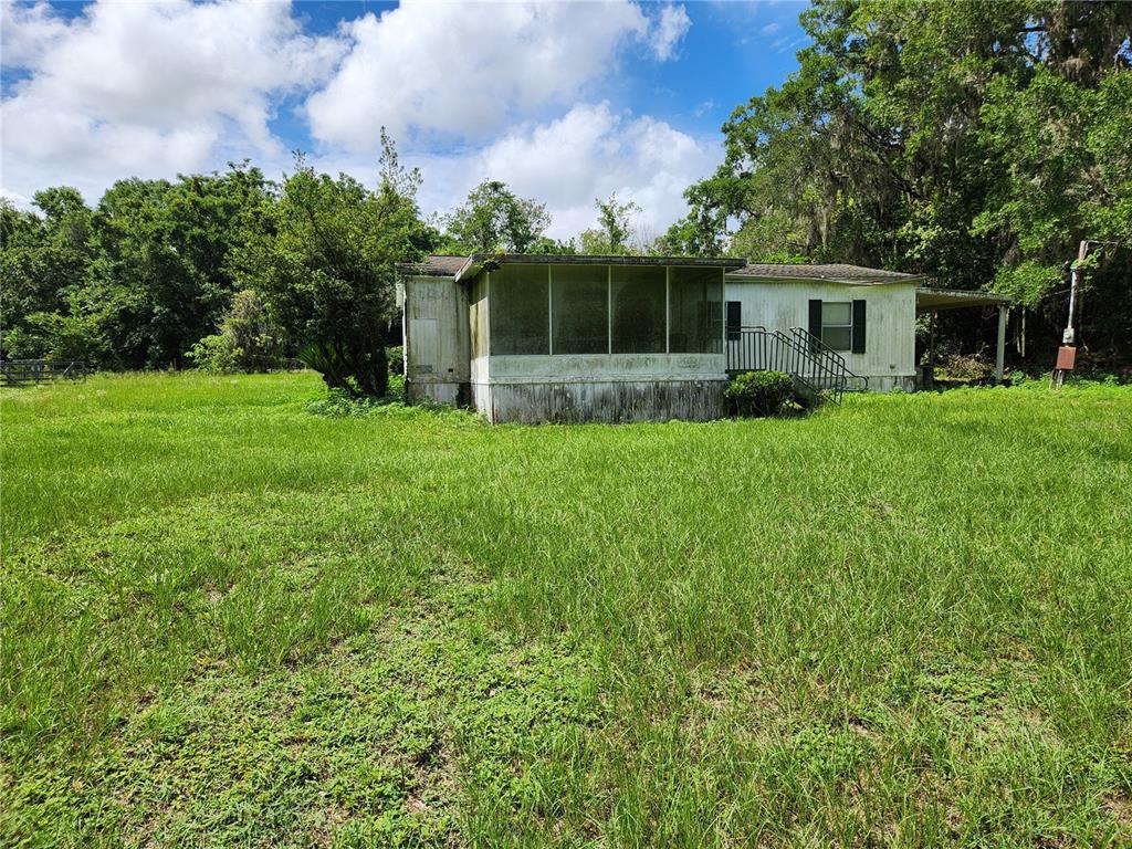 9228 Northeast Jacksonville Road Anthony, FL 32617 - Photo 4 of 8 a front view of a house with garden