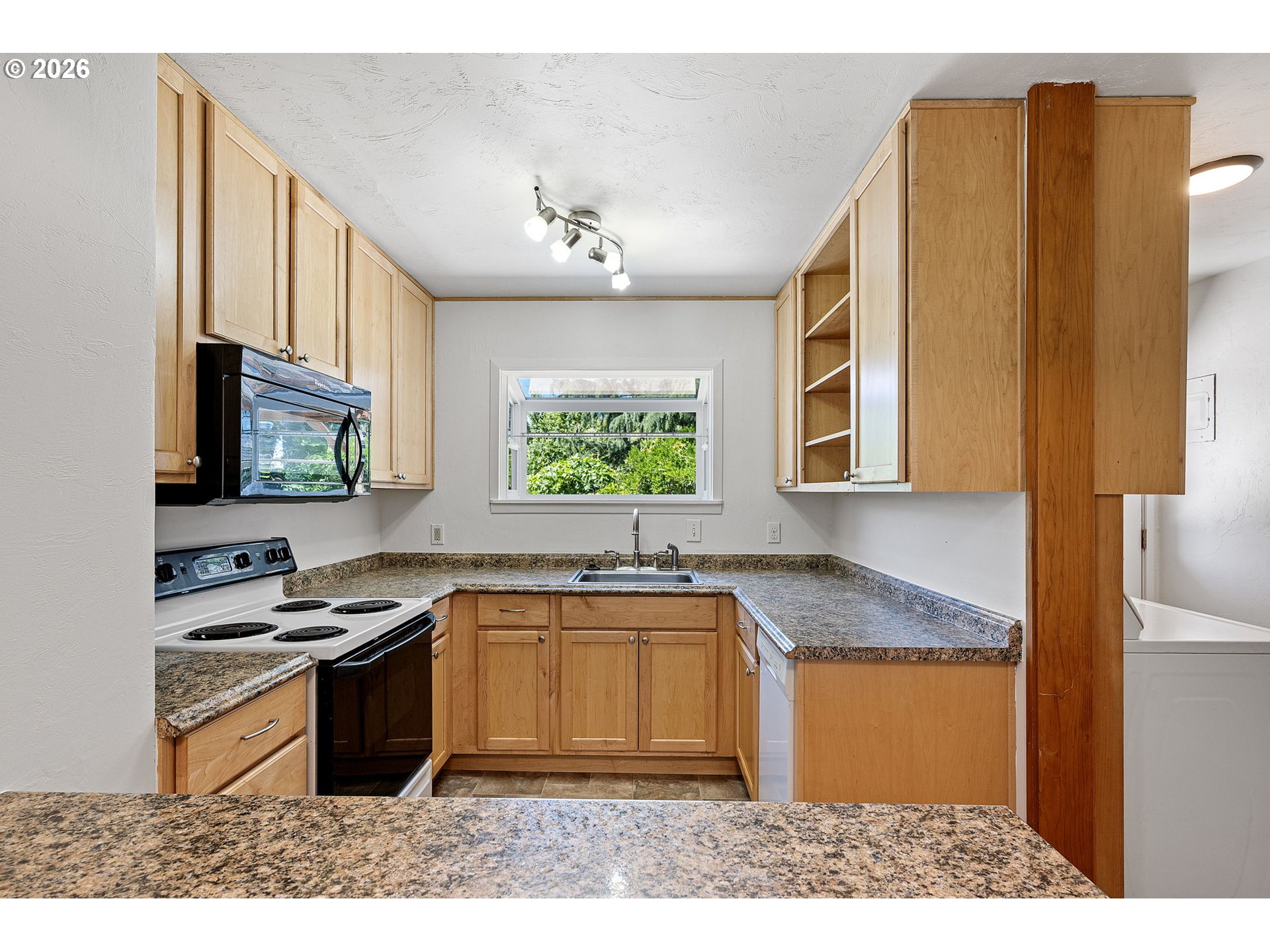1716 G Street Springfield, OR 97477 - Photo 10 of 28