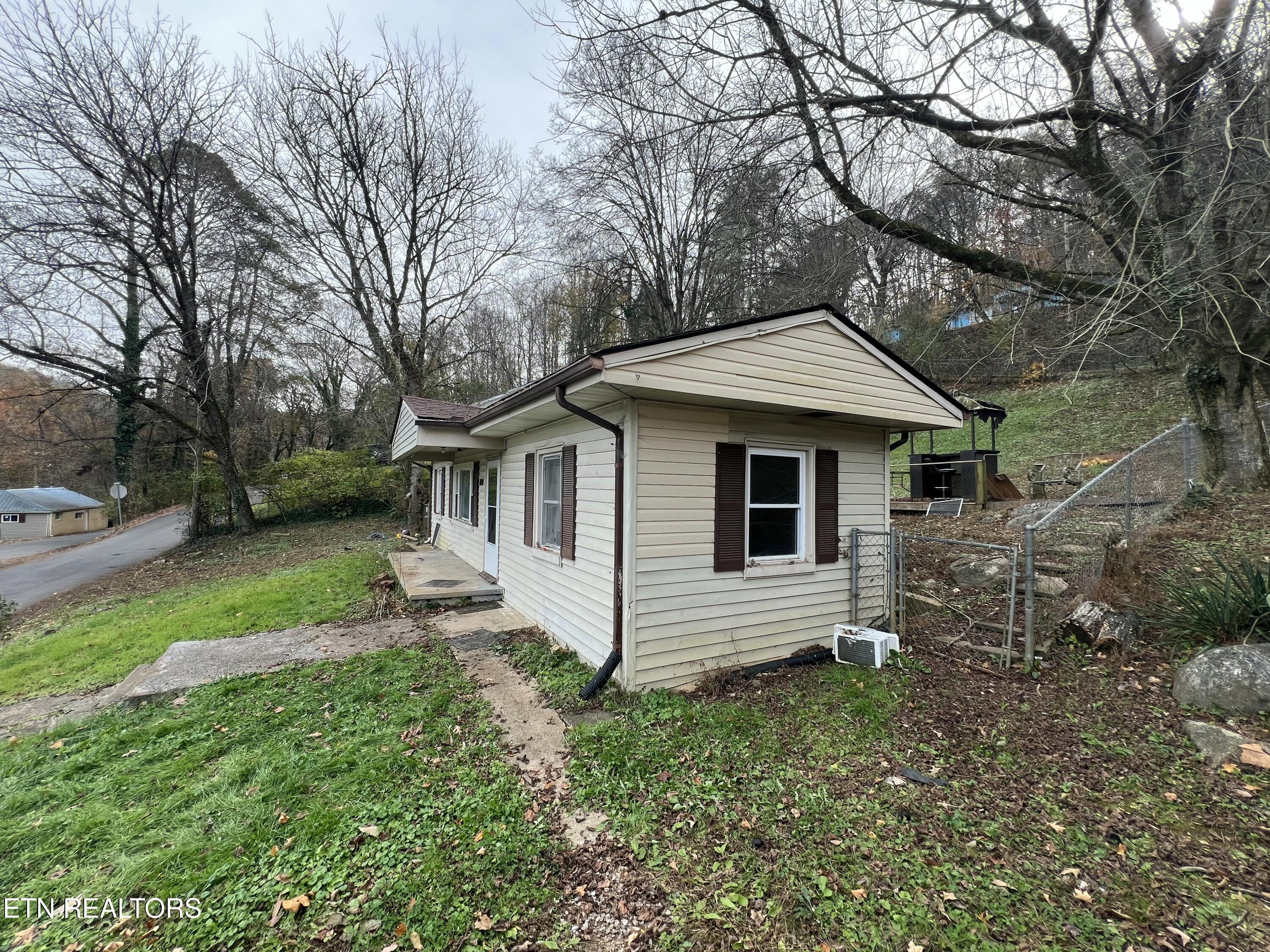 129 Turkey Road Powell, TN 37849 - Photo 2 of 20 IMG_0395