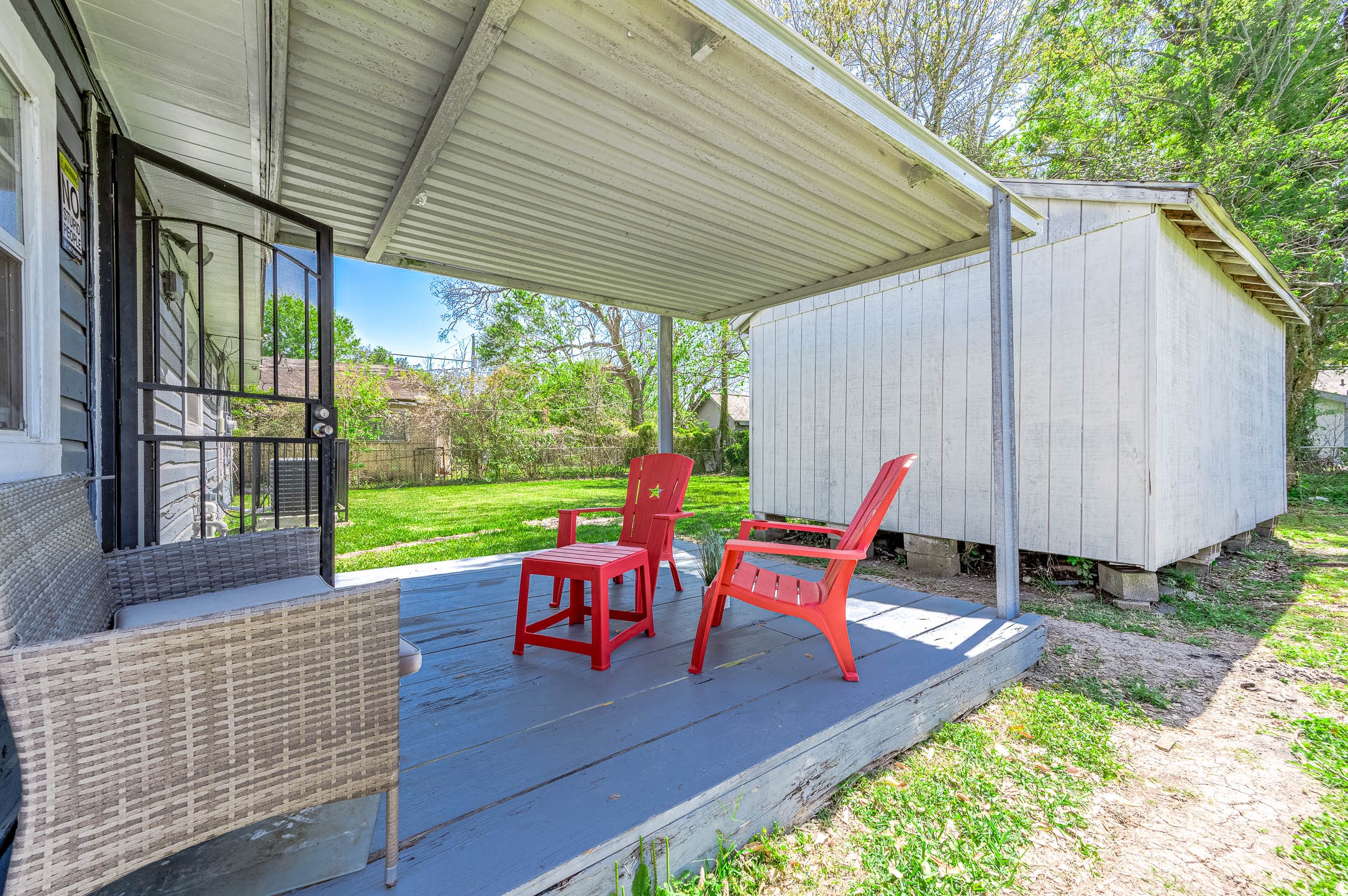 3910 Luca Street, Unit R1 Houston, TX 77021 - Photo 23 of 31 an outdoor sitting area with furniture and wooden floor