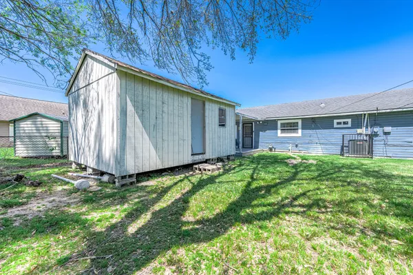 $800 | 3910 Luca Street, Unit R1, Houston, TX 77021