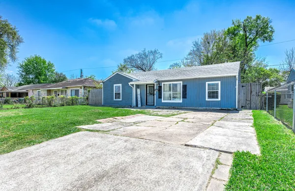 $800 | 3910 A Luca Street, Houston, TX 77021