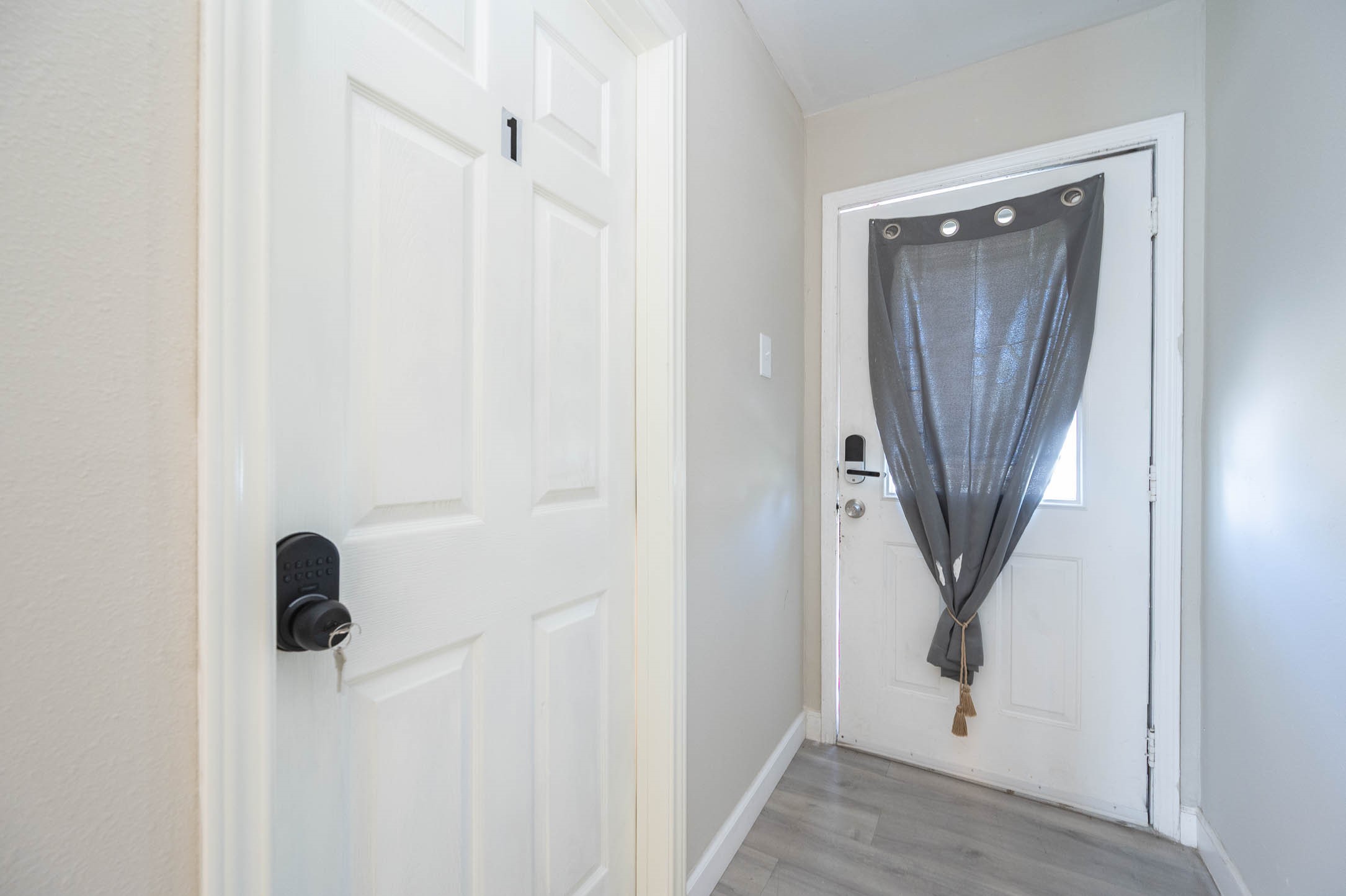 3910 Luca Street, Unit R1 Houston, TX 77021 - Photo 6 of 31 a view of walk in closet