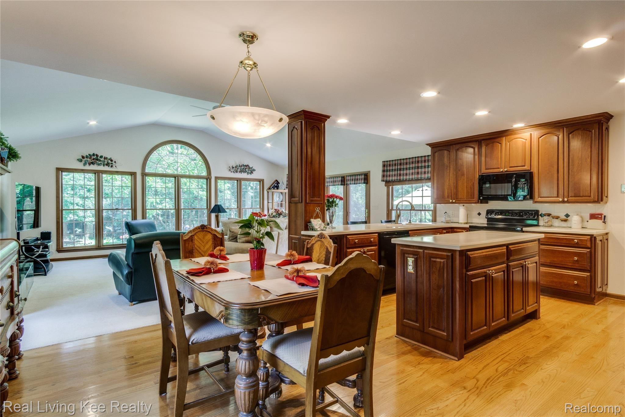 354 Texas Avenue Rochester, MI 48309 - Photo 22 of 62 Interiors (8 of 37).jpg