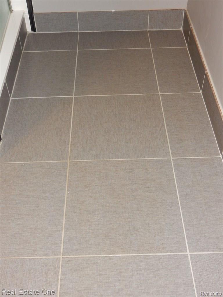 884 Ten Point Drive Rochester, MI 48309 - Photo 41 of 71 AMBRFlooring3 (Large).jpg