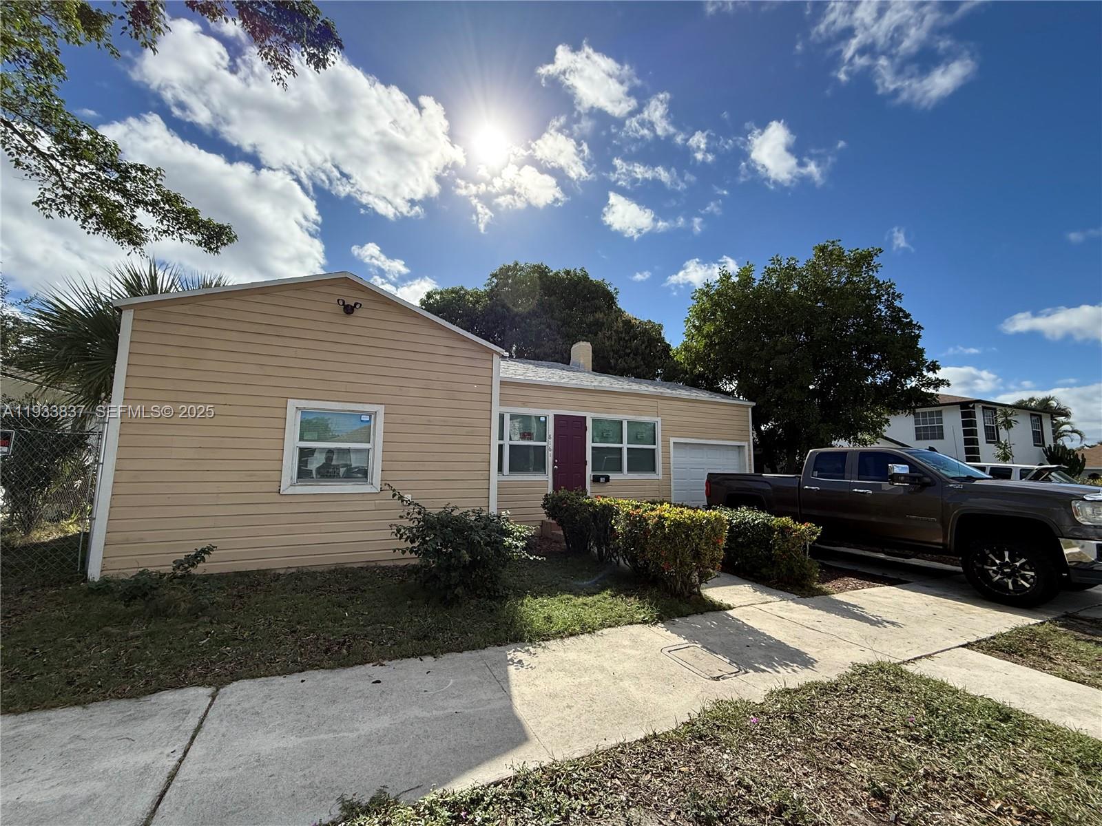 816 5th Street West Palm Beach, FL 33401 - Photo 2 of 28