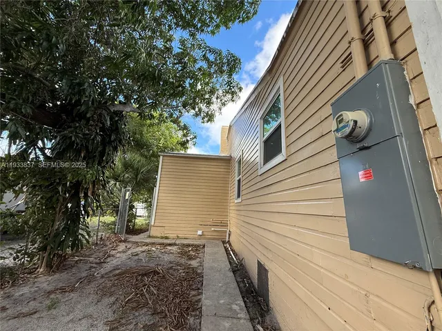 $2,100 | 816 5th Street, West Palm Beach, FL 33401