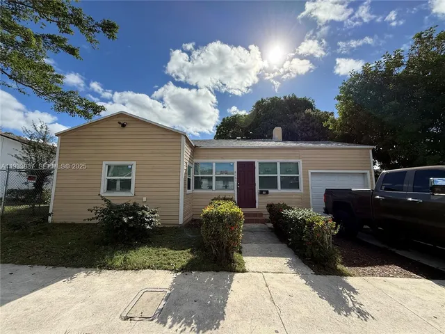 $2,100 | 816 5th Street, West Palm Beach, FL 33401