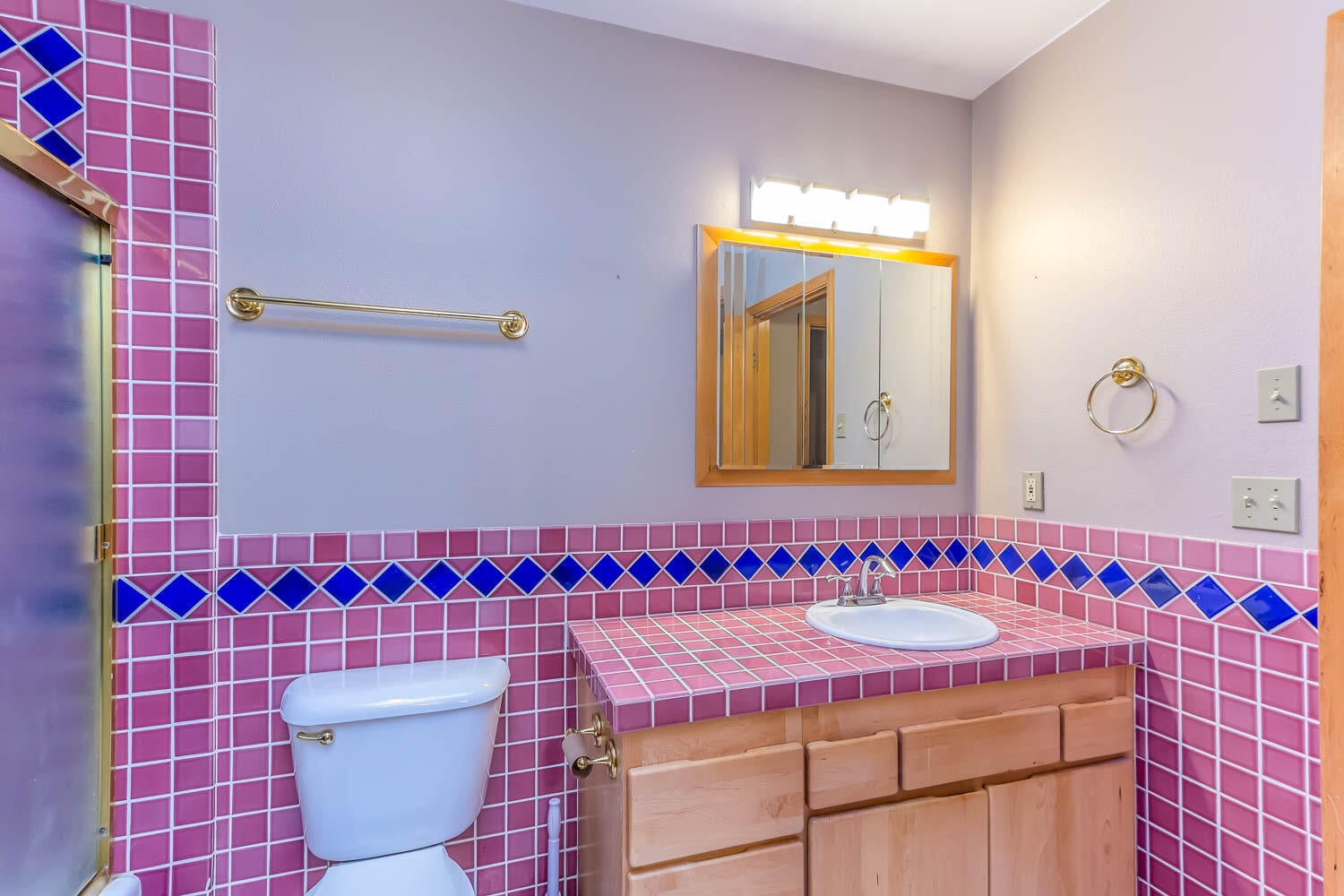 19402 Comanche Circle Bend, OR 97702 - Photo 18 of 43 Guest bath 1