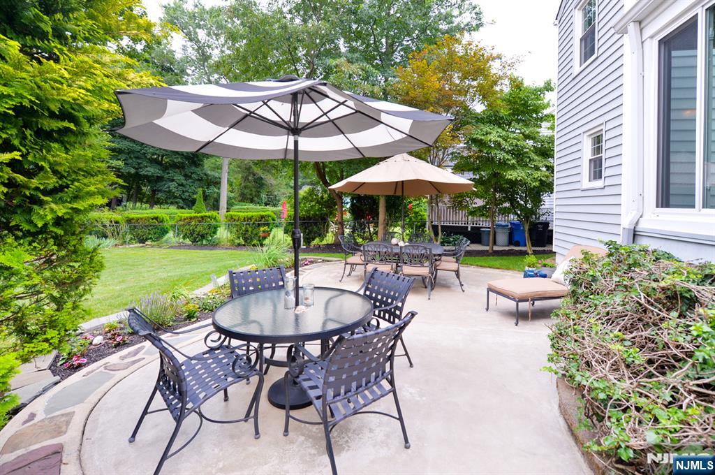 418 Burlington Road Paramus, NJ 07652 - Photo 18 of 30
