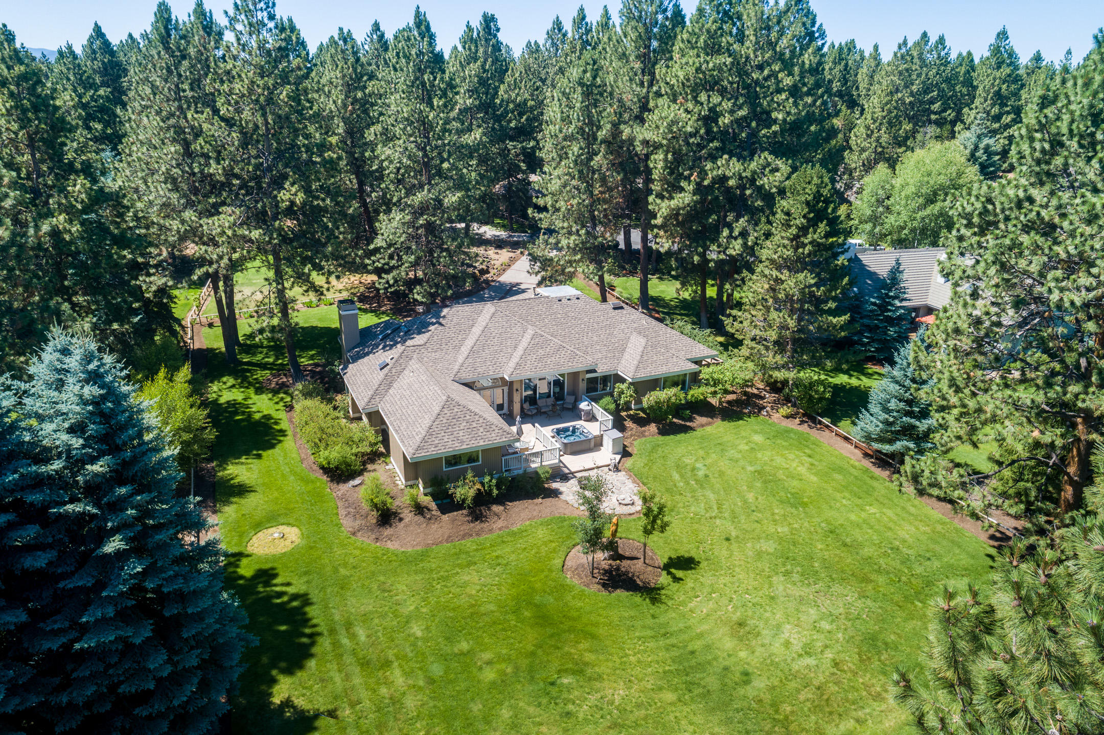 20407 Christmas Ridge Bend, OR 97702 - Photo 9 of 38 6