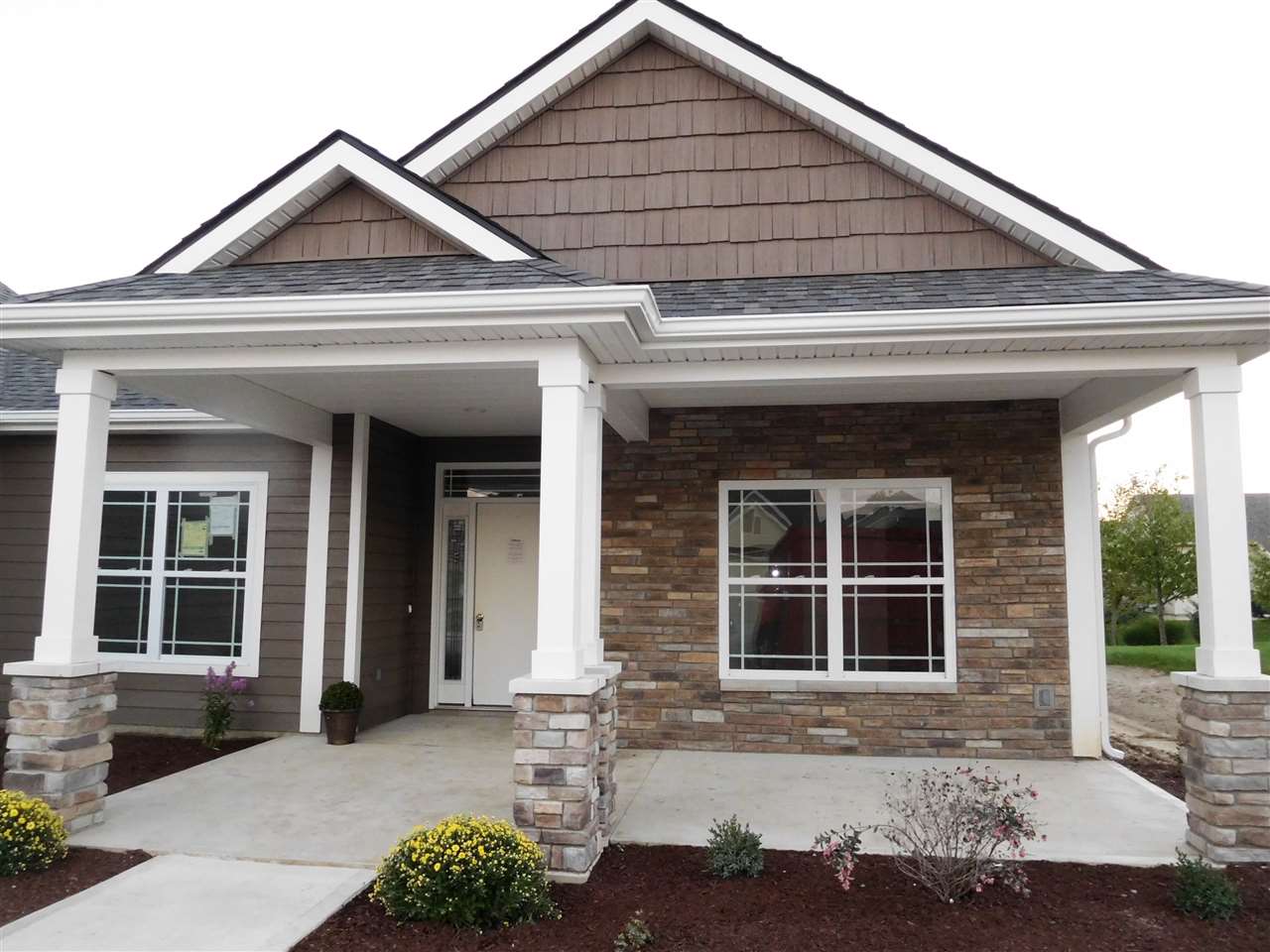 11115 Eagle Riv Run Fort Wayne, IN 46845 - Photo 1 of 23 Gallery Image 1