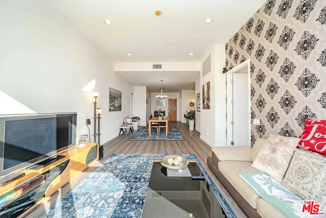 $859,000 | 3223 West 6th Street, Unit 906, Los Angeles, CA 90020