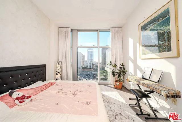 $859,000 | 3223 West 6th Street, Unit 906, Los Angeles, CA 90020