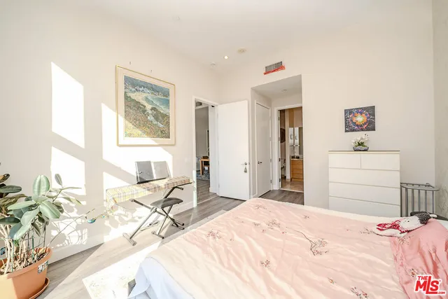 $859,000 | 3223 West 6th Street, Unit 906, Los Angeles, CA 90020