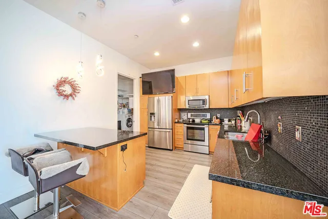 $859,000 | 3223 West 6th Street, Unit 906, Los Angeles, CA 90020