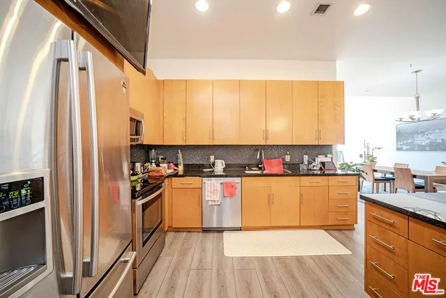 $859,000 | 3223 West 6th Street, Unit 906, Los Angeles, CA 90020