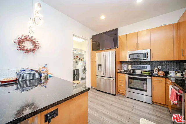 $859,000 | 3223 West 6th Street, Unit 906, Los Angeles, CA 90020