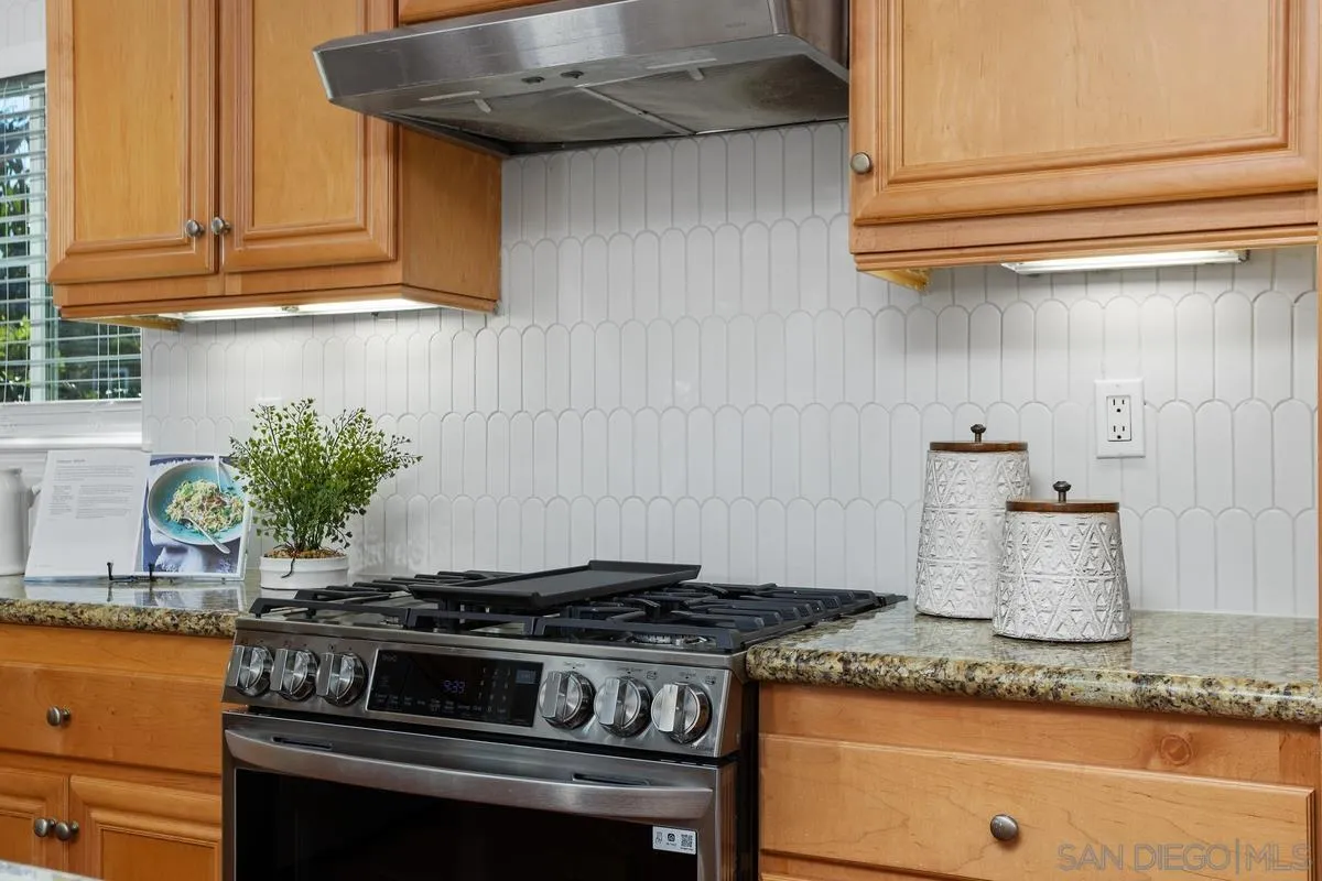 4007 Bluff View Way Carlsbad, CA 92008 - Photo 18 of 38