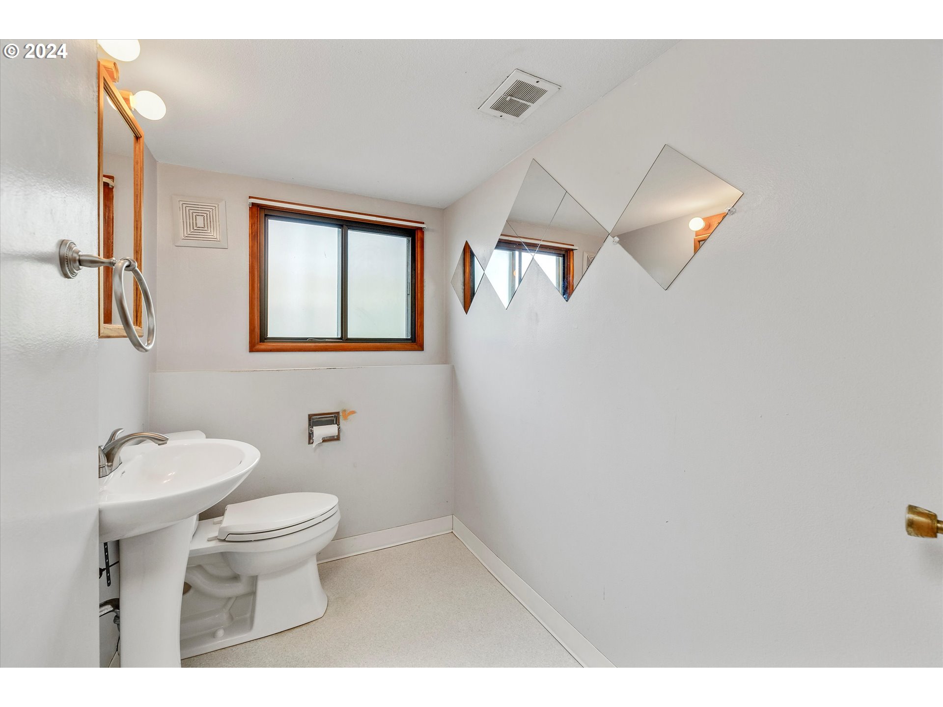29440 Southeast Chase Road Gresham, OR 97080 - Photo 21 of 42 Bathroom