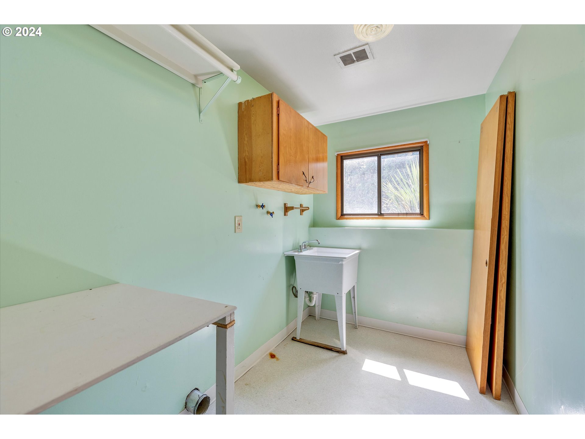 29440 Southeast Chase Road Gresham, OR 97080 - Photo 24 of 42 Utility Room