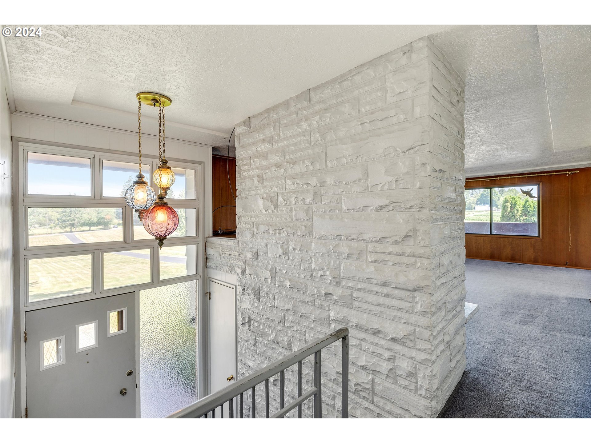 29440 Southeast Chase Road Gresham, OR 97080 - Photo 5 of 42 Entrance/Foyer