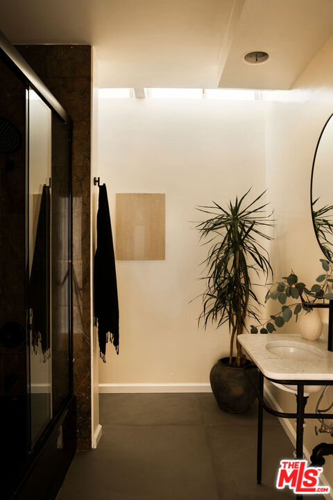 7330 Pyramid Drive Los Angeles, CA 90068 - Photo 12 of 28