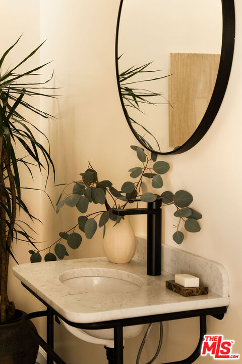 7330 Pyramid Drive Los Angeles, CA 90068 - Photo 13 of 28 a table with a vase and flowers on it