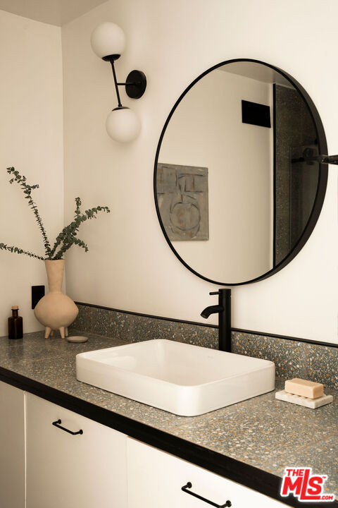 7330 Pyramid Drive Los Angeles, CA 90068 - Photo 20 of 28