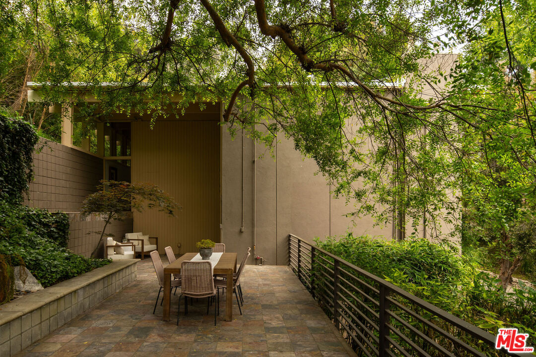7330 Pyramid Drive Los Angeles, CA 90068 - Photo 24 of 28 a backyard of a house with outdoor seating