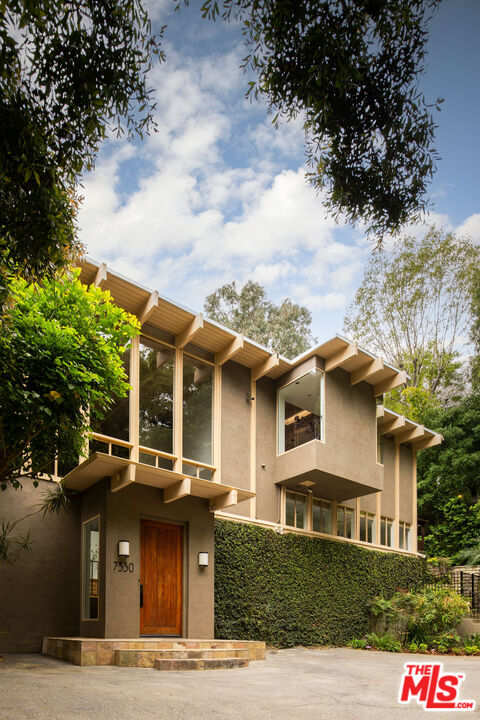7330 Pyramid Drive Los Angeles, CA 90068 - Photo 26 of 28 a front view of a house with a yard