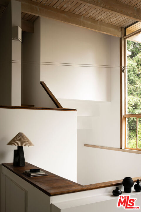 7330 Pyramid Drive Los Angeles, CA 90068 - Photo 8 of 28