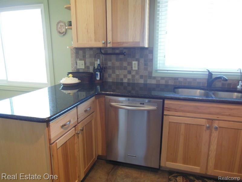 10530 Converse Road Fowlerville, MI 48836 - Photo 19 of 67 DSCN0646.jpg