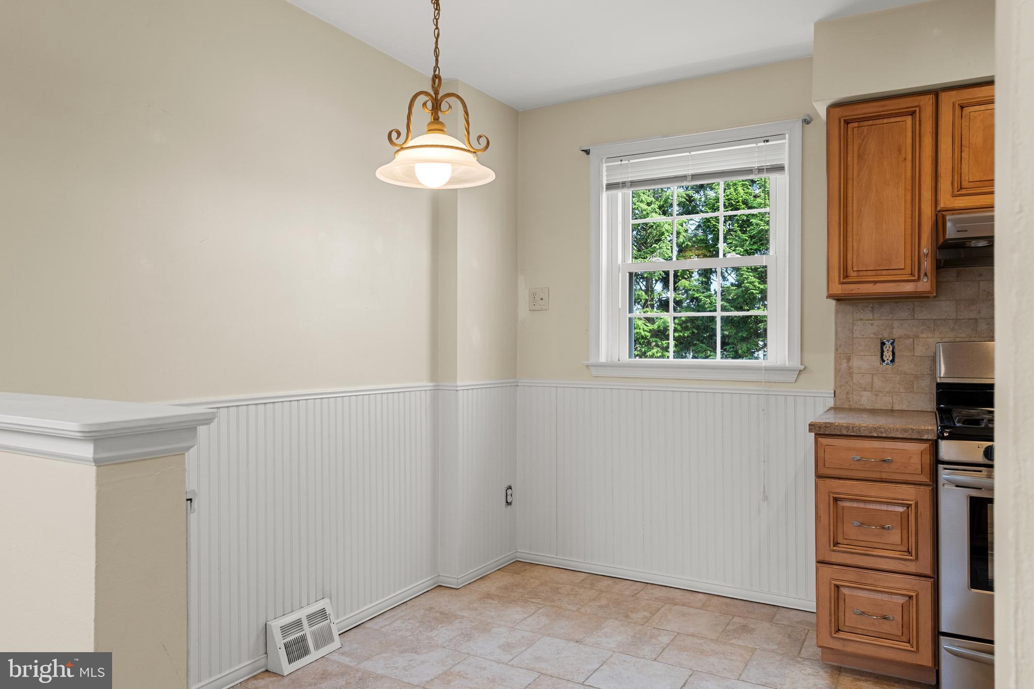 9945 Sandy Road Philadelphia, PA 19115 - Photo 12 of 45 Eat in Kitchen